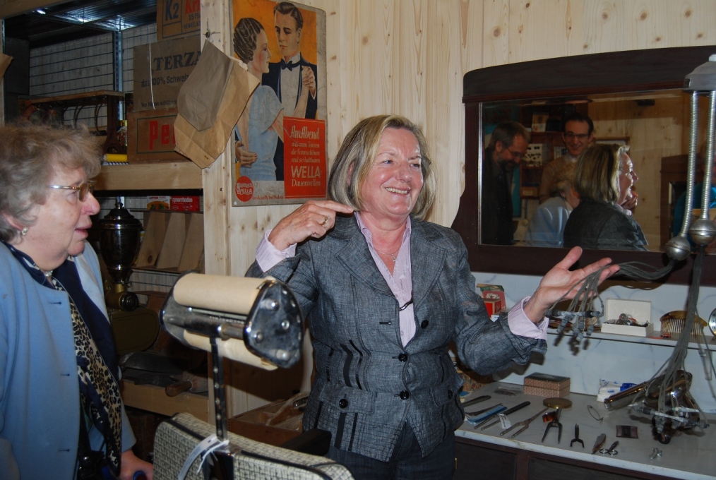 Walburga Matt während der Führung.jpg